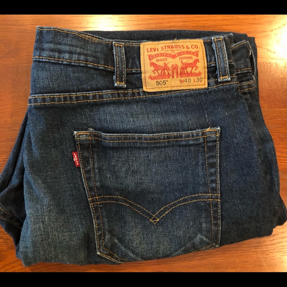 Levi’s 505 blue jeans, size 40/30.